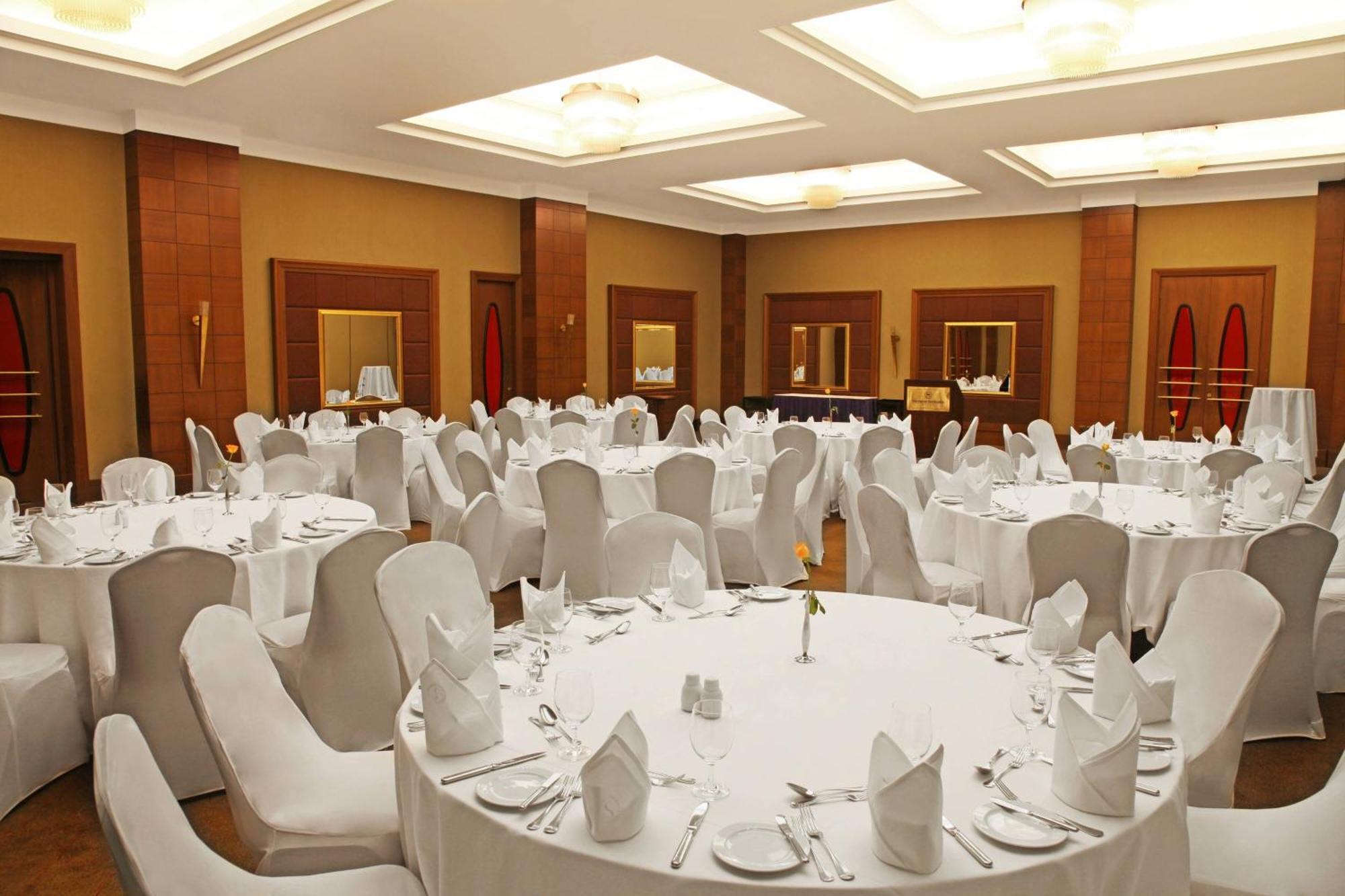Sheraton Kampala Hotel Kültér fotó
